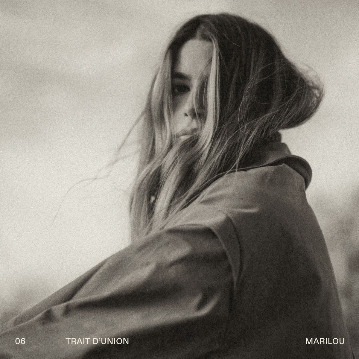 Trait d'union (single)