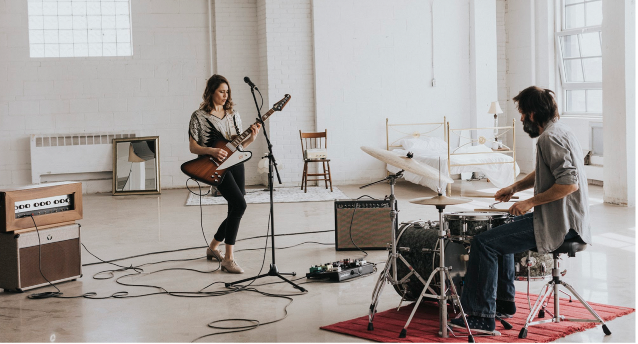 SALOMÉ LECLERC: Avant les éclats en vidéoclip